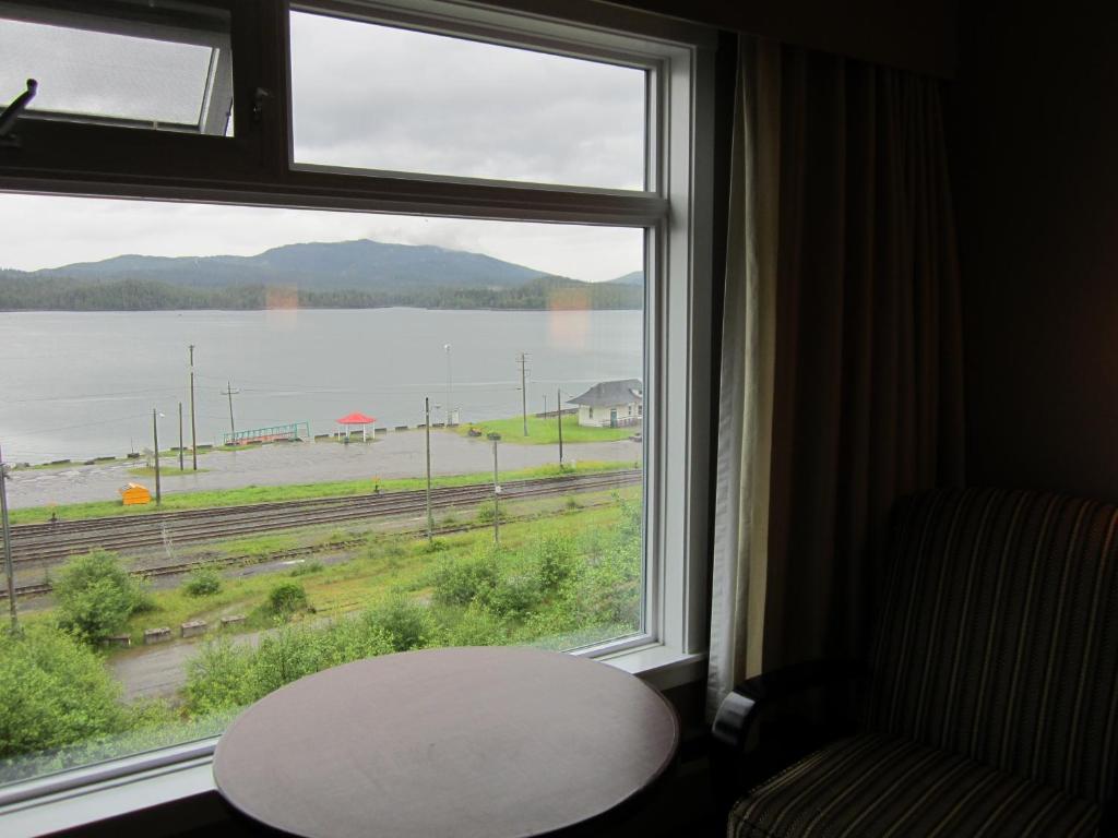 Inn On The Harbour Prince Rupert Phòng bức ảnh
