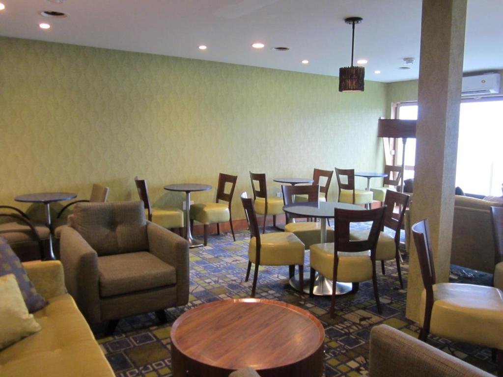 Inn On The Harbour Prince Rupert Ngoại thất bức ảnh