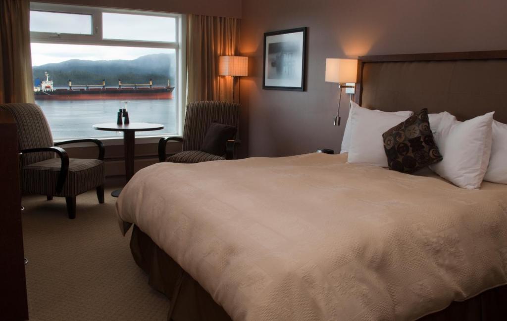 Inn On The Harbour Prince Rupert Phòng bức ảnh